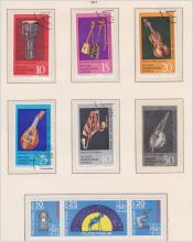 2 bildsidor med ** och stämplade frimärken från år 1971, katalog ca 52 kr.