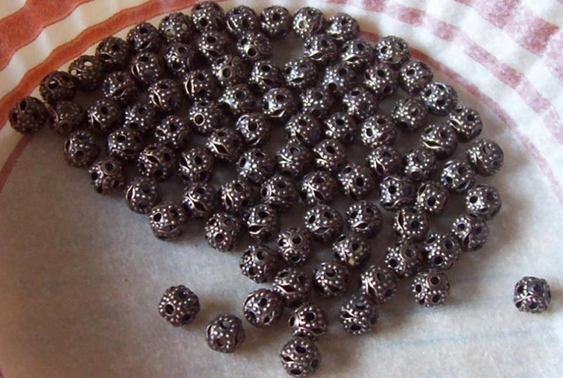 25 filigri pärlor antikkoppar färgade 4 mm