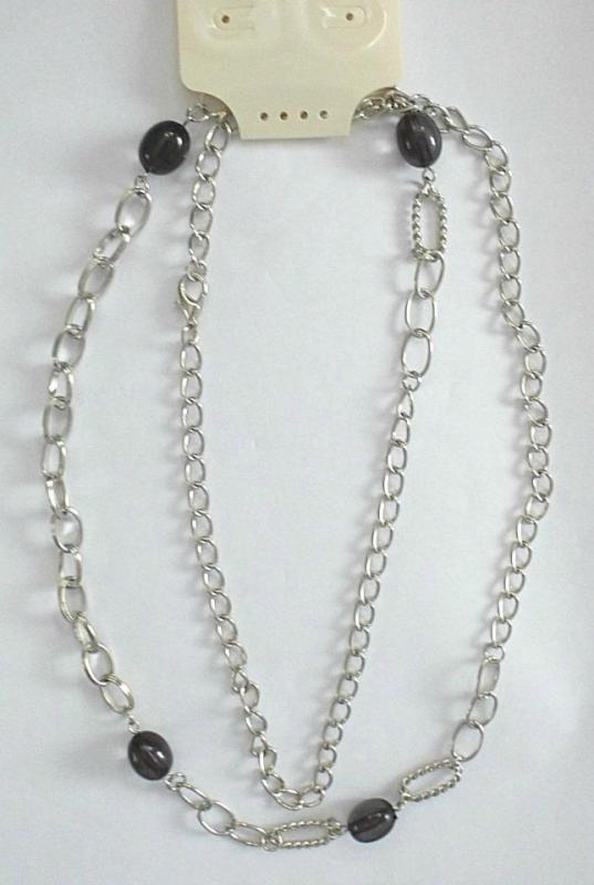 Nytt 105 cm långt halsband, nickelfritt, vitmetall och 4 svarta pärlor
