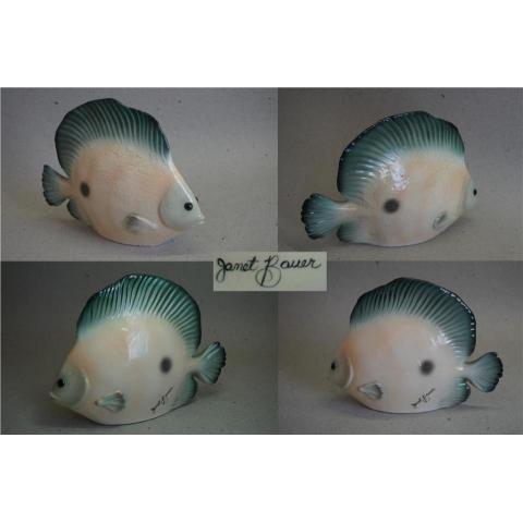 Stor fisk i keramik signerad Janet Bauer