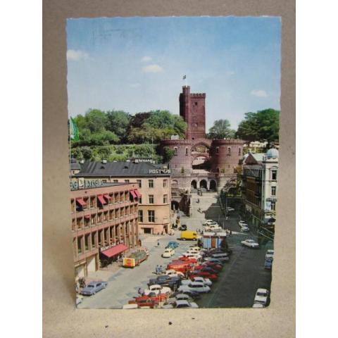 Bilar på Stortorget Kärnan Helsingborg 1976 Skåne Skrivet äldre vykort