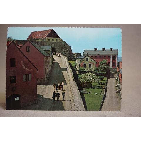 Folkliv vid Fästningen Varberg Halland skrivet äldre vykort