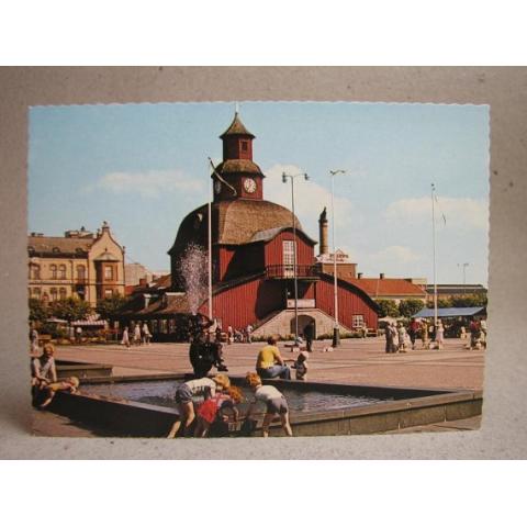 Folkliv vid Gamla Rådhuset Lidköping Västergötland Oskrivet äldre vykort