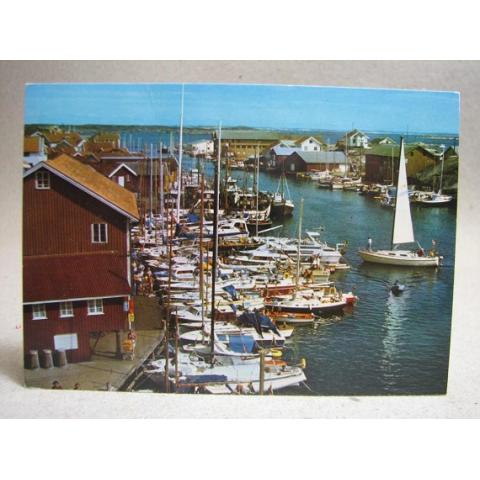 Båtar i hamnen Smögen 1981 Bohuslän skrivet Äldre vykort