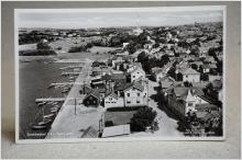 Grebbestad vy över smbåtshamn och husen 1941  - Gammalt skrivet vykort 