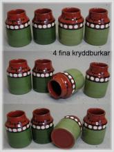 4 stycken  Kryddburkar i keramik -  kardemumma, ingefära, kryddpeppar och paprika