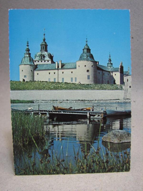 Båtar framför Slottet Kalmar Småland Oskrivet äldre vykort