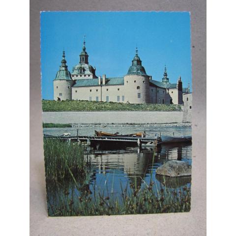 Båtar framför Slottet Kalmar Småland Oskrivet äldre vykort