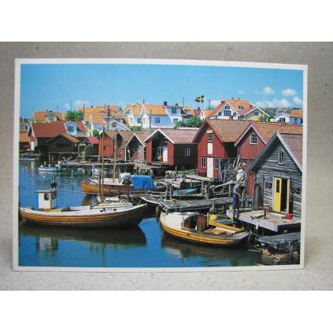 Båtar vid fiskeläge Bohuslän skrivet Äldre vykort