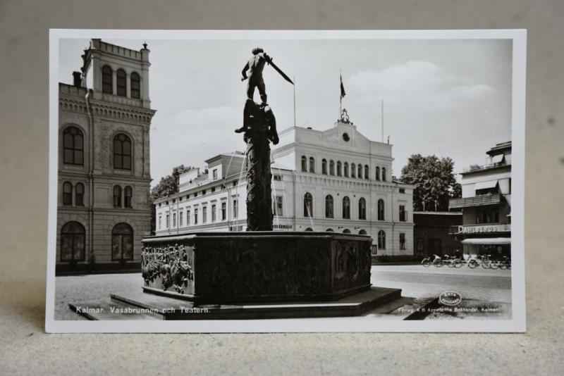 Kalmar Vasabrunnen och teatern - Gammalt oskrivet vykort 