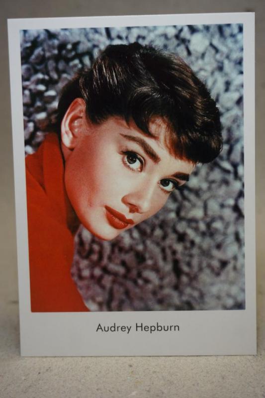 Andrey Hepburn - Vykort oskrivet i fint skick