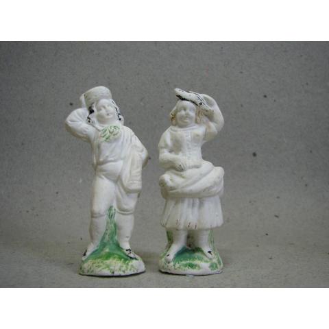 2 Antika Figuriner Pojke och Flicka biscuitporslin
