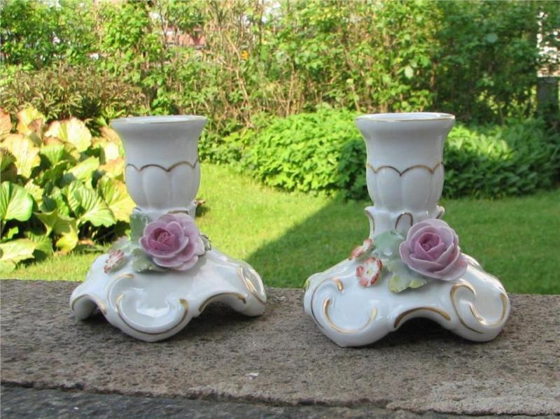 2 Ljusstakar med rosor i porslin Made in Germany