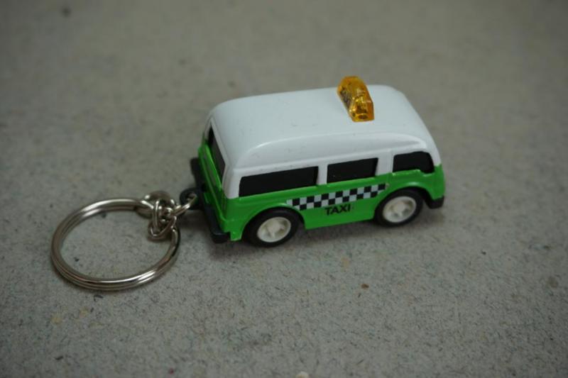Nyckelring Grön vit Buss Taxi