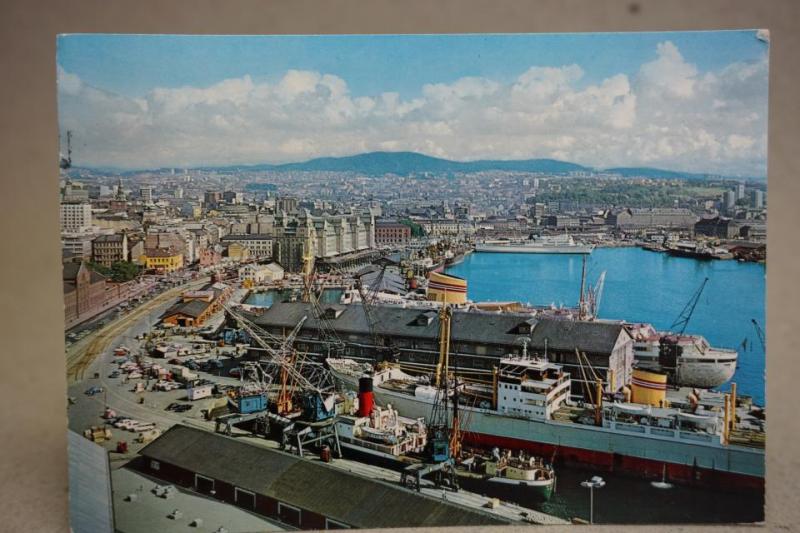 Oslo vy över Hamnen med båtar och Bilar 1966 Norge - Äldre vykort - skrivet 