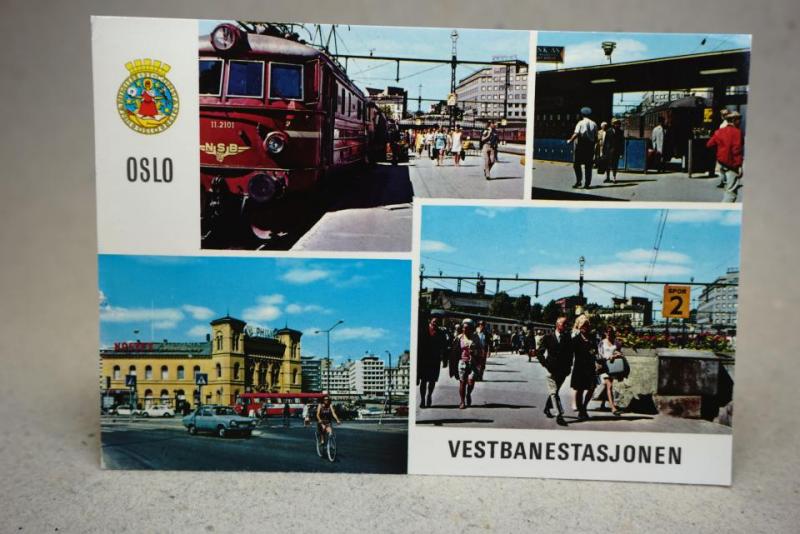 Folkliv tåg buss på Vestbanestasjonen Oslo Norway Fint Evenemangstämplat vykort Kalmar 1987