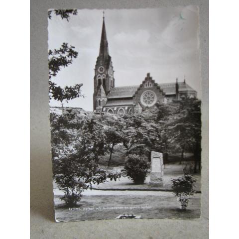Lysekil kyrka - Bohuslän = 2 vykort 1962 - varav ett pressbyrån