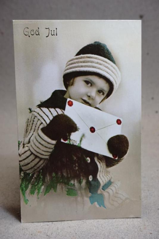 Vykort med Julmotiv - Pojke med julbrev 1982