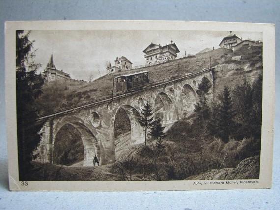 Tåg Hungerburgbahnviadukt Innsbruck Oskrivet gammalt vykort