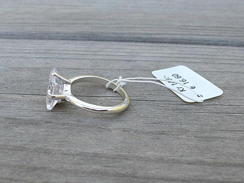 Ny! Silverfärgad ring med fasettslipad strass sten, nickelfri vitmetall, 17/S, 18/M eller 19/L