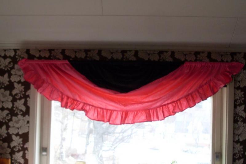 Rosa/svart gardinkappa 240 cm x 97 cm
