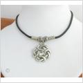 Keltiskt halsband, knut med klar kristall!