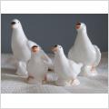 4 Små figuriner, duvor i benporslin från Genuine Bone China
