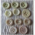11 Fina knappar i gult grönt beige 14 - 16 mm. Retro vintage