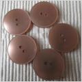 5 Stora ljusbeige / ljusbruna blanka knappar 28 mm