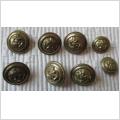 Retro vintage 8 äldre metallknappar med ankare 15 - 19 mm. Med fin patina