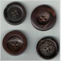 Retro vintage 4 äldre knappar 25 - 28 mm 