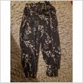 Svarta blommiga byxor st m