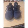 Svarta Adidas sneakers i mesh st 32